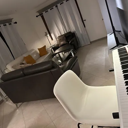 Elles Place-2