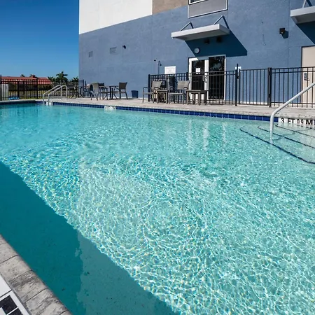 Holiday Inn Express & Suites - Fort Myers Airport By Ihg-3