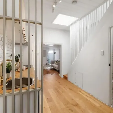 Balmain Central Cozy 3 Bed House-2