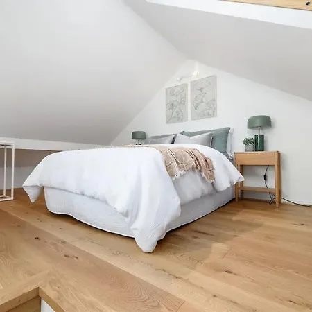 Balmain Central Cozy 3 Bed House-3