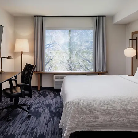 Fairfield Inn & Suites By Marriott Kelowna-3