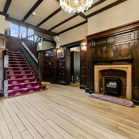 Tudor Grange-3