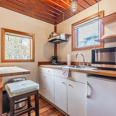 Charming Two-Level Retreat In Capitol Hill - Foxglove Inn-2