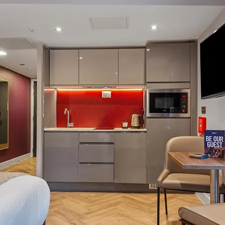 Roomzzz Newcastle City-3