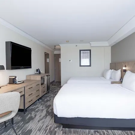 Sandman Signature Toronto Airport Hotel-2