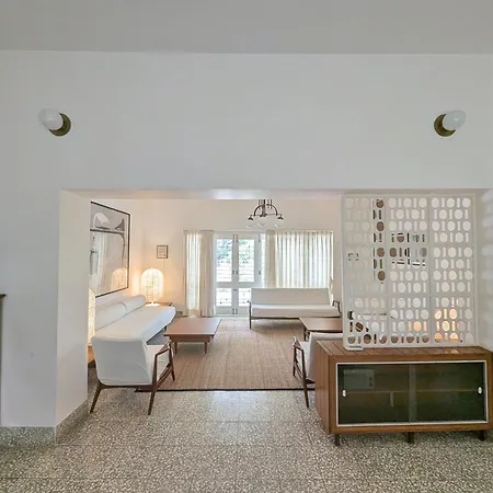 Fouzdar House - A Luxunlock Private Retreat-3