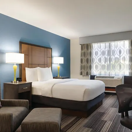 La Quinta Inn & Suites By Wyndham Springfield Airport Rte 66-2