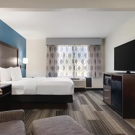 La Quinta Inn & Suites By Wyndham Springfield Airport Rte 66-3