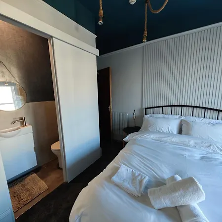 Styles & White Stays - Central Newquay-3