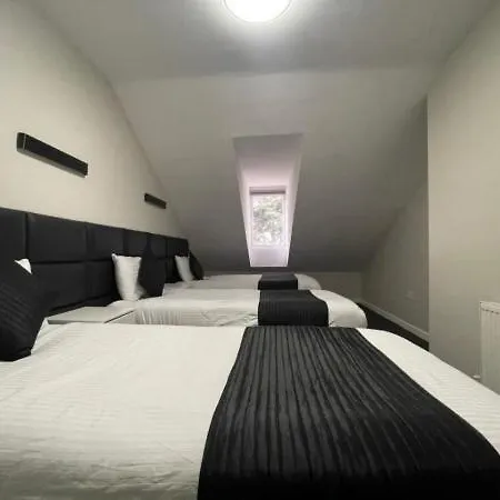Ryan I Air I Bnb - 102 Mill Street - Free Parking-2
