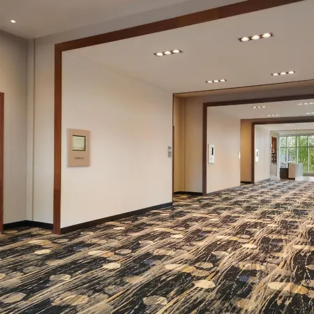 Courtyard By Marriott Calgary Airport-3