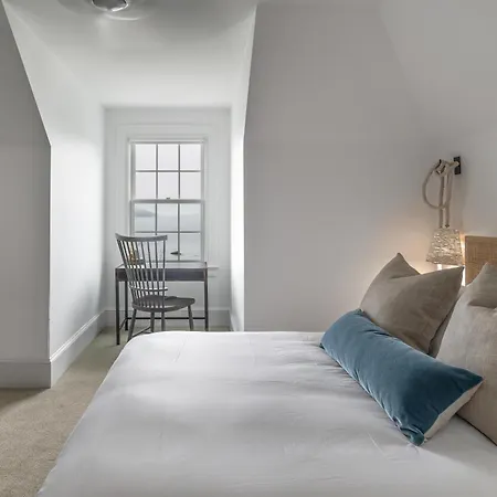 House Island Luxury Residences-3
