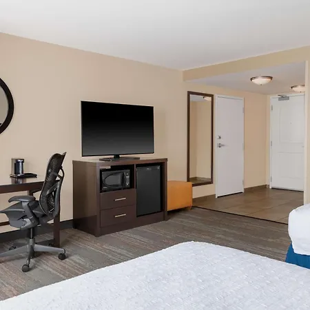 Hampton Inn & Suites Madison Downtown-2