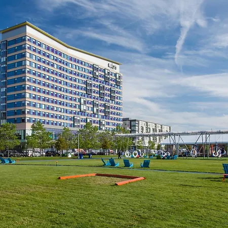 Aloft By Marriott Boston Seaport District-3