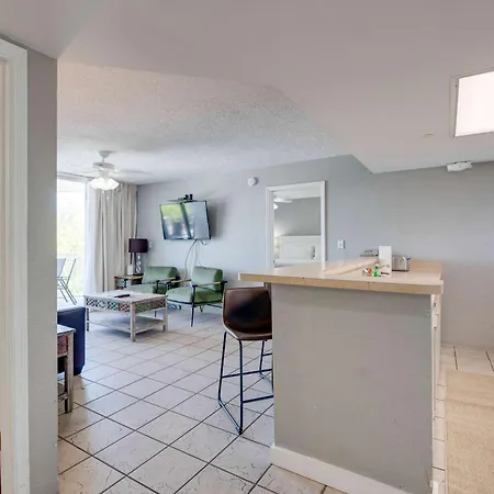 The Barbados -Bright Condo W Pool-2