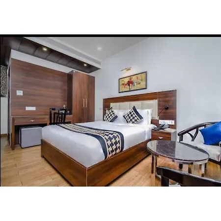 Hotel Jb Skyhilton Inn, Alambagh-2