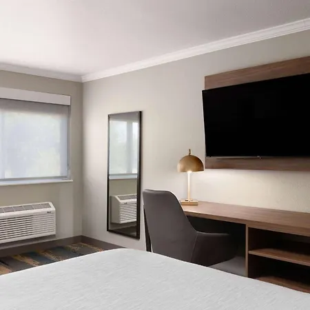 La Quinta Inn & Suites By Wyndham Yakima Downtown-2