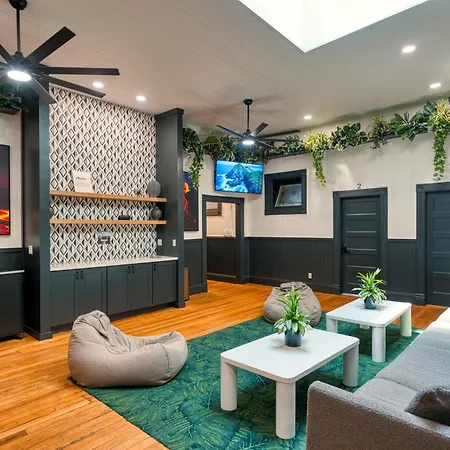 Howzit Hostels Hawaii-2