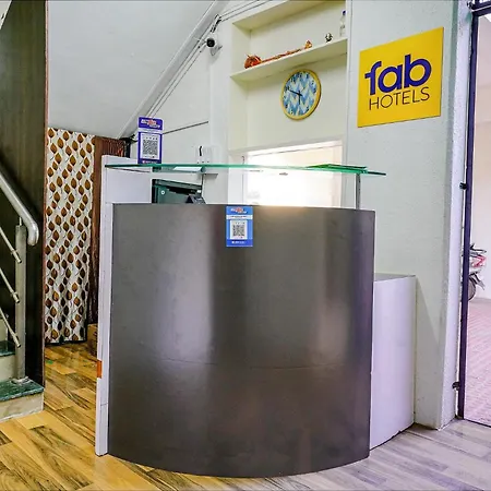 Fabhotel Diamond Stay-3