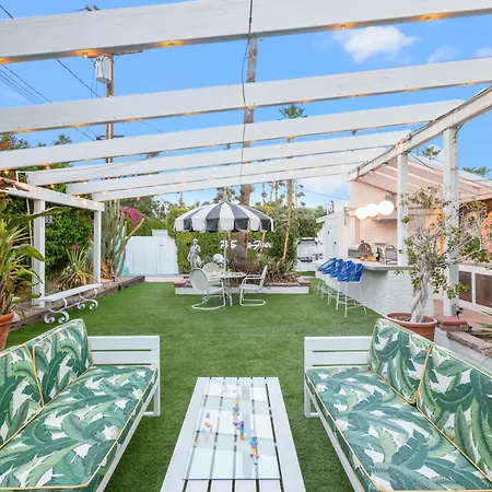 Downtown Palm Springs Sunny Poolside Suite-3