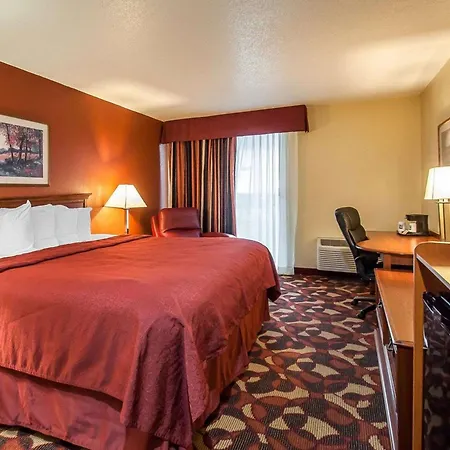 Quality Inn & Suites Kansas City I-435N Near Sports Complex-2