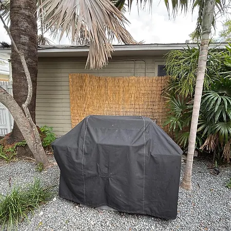 Ibis Suite | Bright Hideaway, Hot Tubs, Steps From Duval!-3