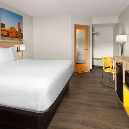 Days Inn & Suites By Wyndham Albany-2