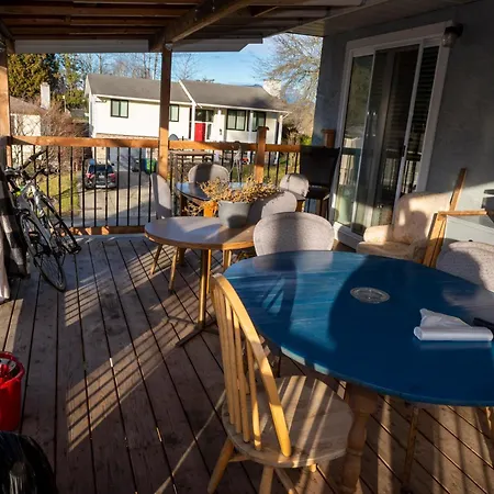 Comfort Inn Hostel In Fraser Valley 2-3