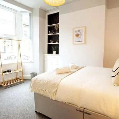 Cedar House - Air Host & Stay-3