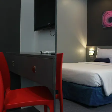 Leez Inn Malate-2