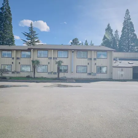 Evergreen Inn & Suites Portland (Adults Only)-2
