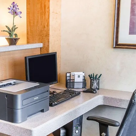 Quality Inn & Suites Denver International Airport-3