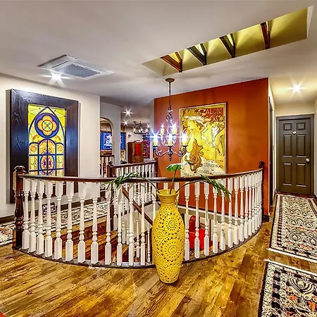 Neocolonial Nouveau Kensington Vacation Home-3