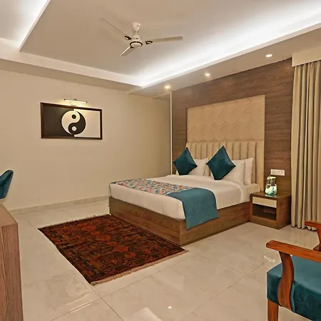 Hotel Cardinal Oxmo Delhi Airport-3