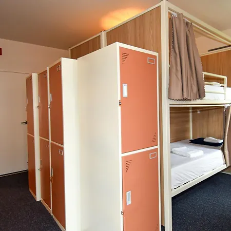 Caravan Hostel Dc-3