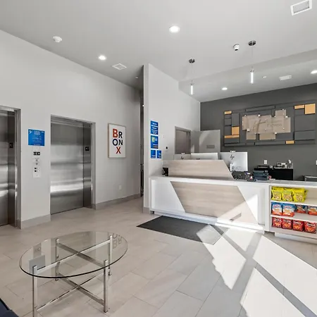 Holiday Inn Express & Suites-3