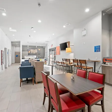 Holiday Inn Express & Suites-2