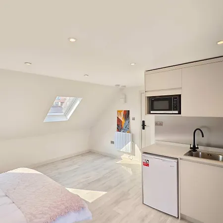 Morden Stratford Studio 4-2