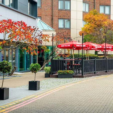 Radisson Red London Heathrow-2