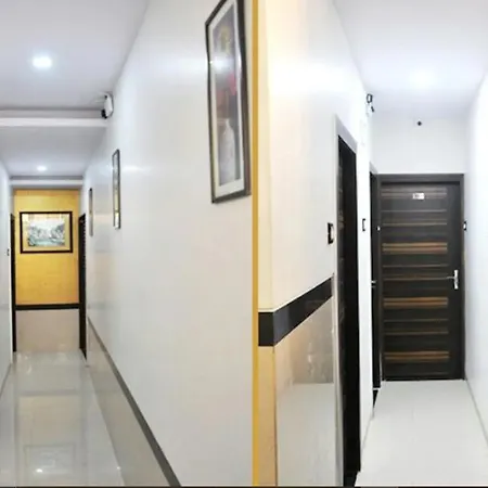 Hotel Akasa Inn Near T2 International Airport Mumbai-3
