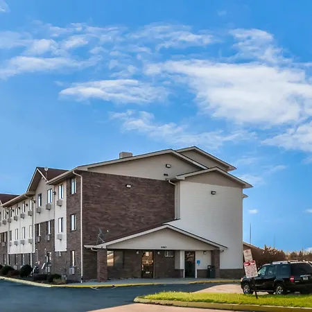 American Inn & Suites Metro Airport-3