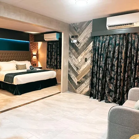 Blue Tulip - Rooms With Jacuzzi-2