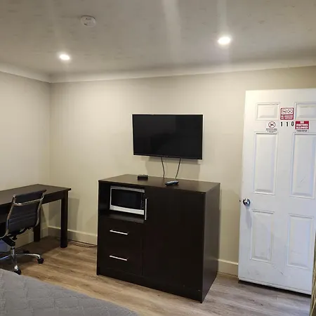 Fairway Inn & Suites-3