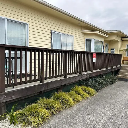 Airport Westney Lodge-3