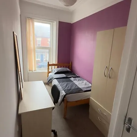 Geordie Hostel-2