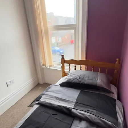Geordie Hostel-3