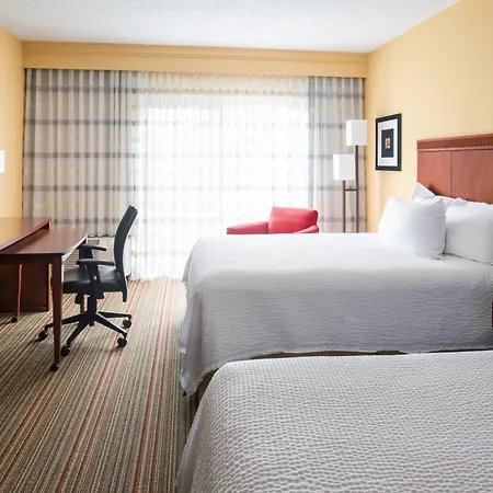 Courtyard By Marriott Indianapolis Airport-2