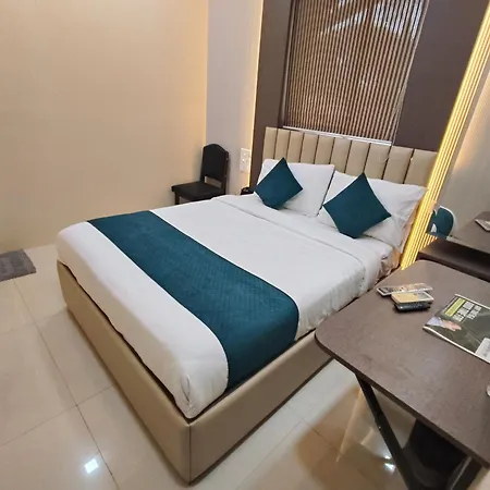 Hotel Triton Sion - Near Us Embassy - Hotel Near Bkc-3