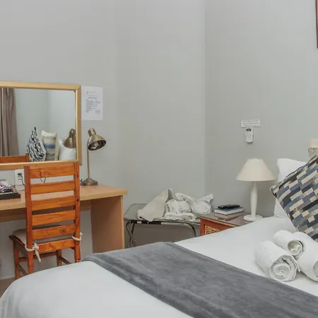 Woodpecker'S Inn Guest House-3