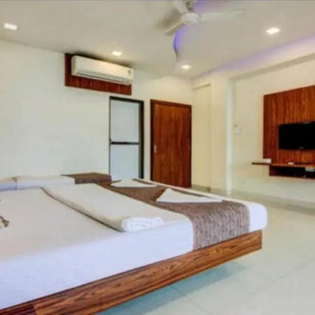 Hotel Golden Palms-2
